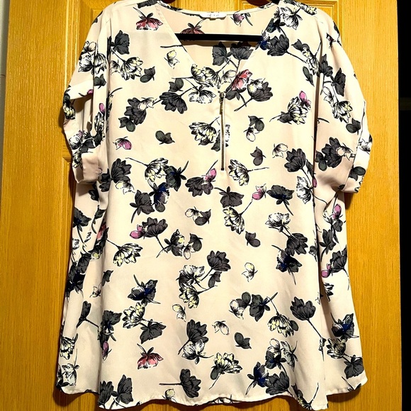 Maurice’s Pink floral blouse - Picture 1 of 8